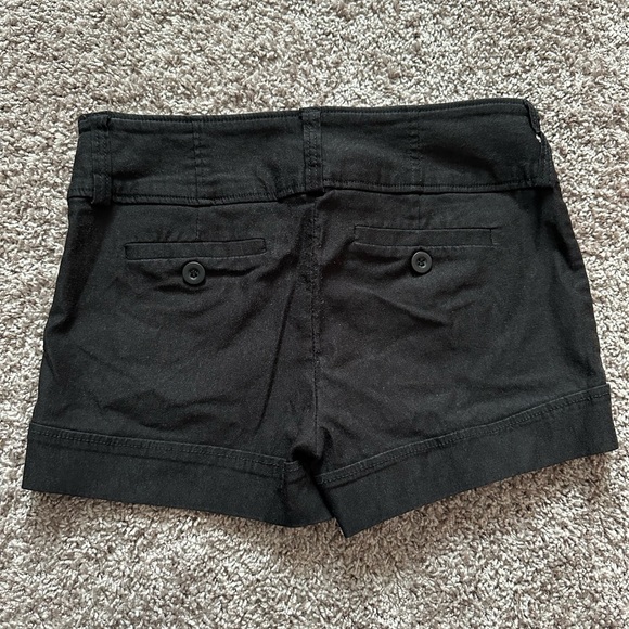 2x Dynamite Shorts - Picture 5 of 6